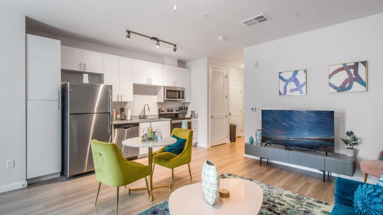 Stunning Studio With Balcony Views, Pool, And Gym Baltimore Eksteriør bilde