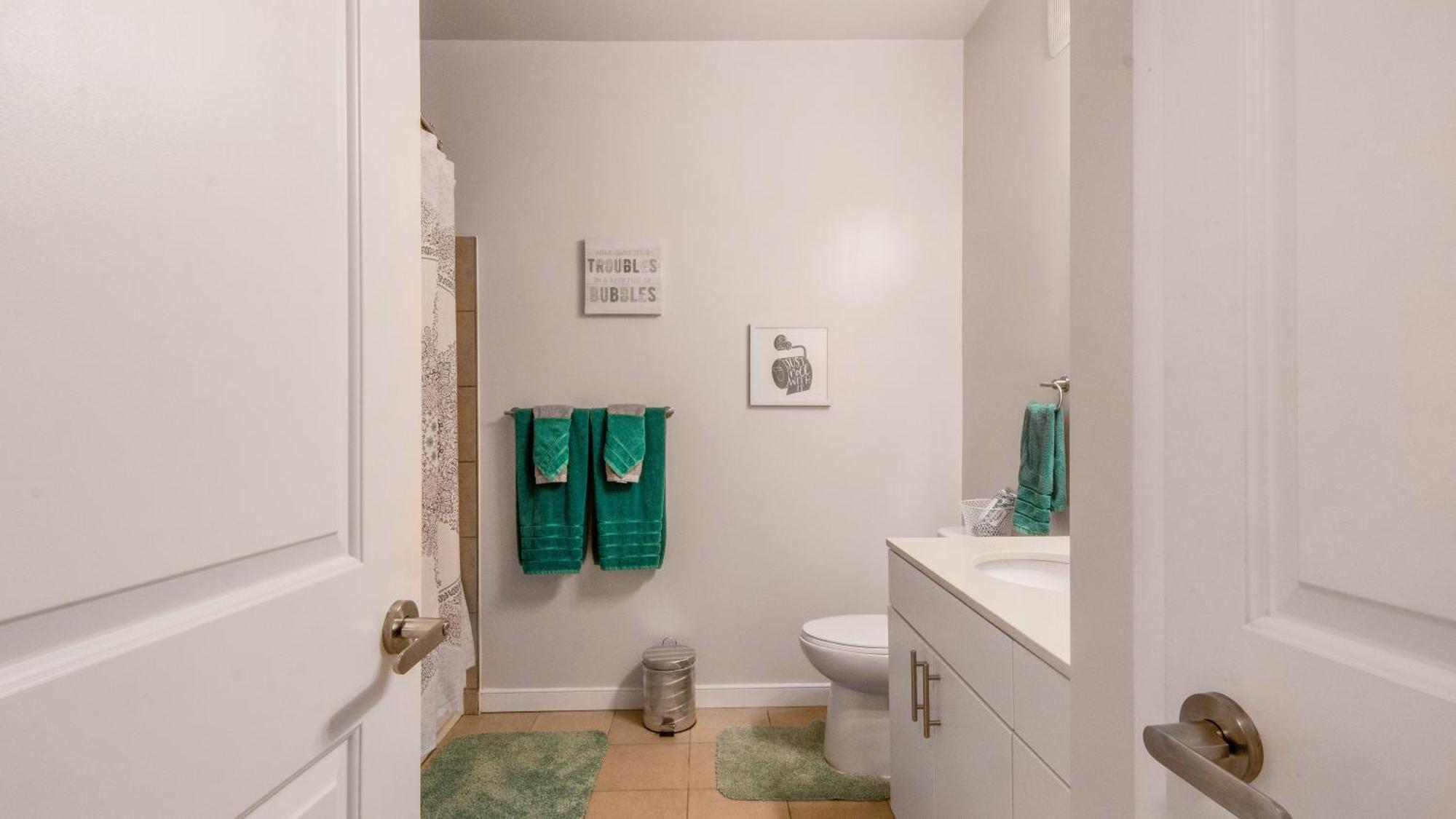 Stunning Studio With Balcony Views, Pool, And Gym Baltimore Eksteriør bilde