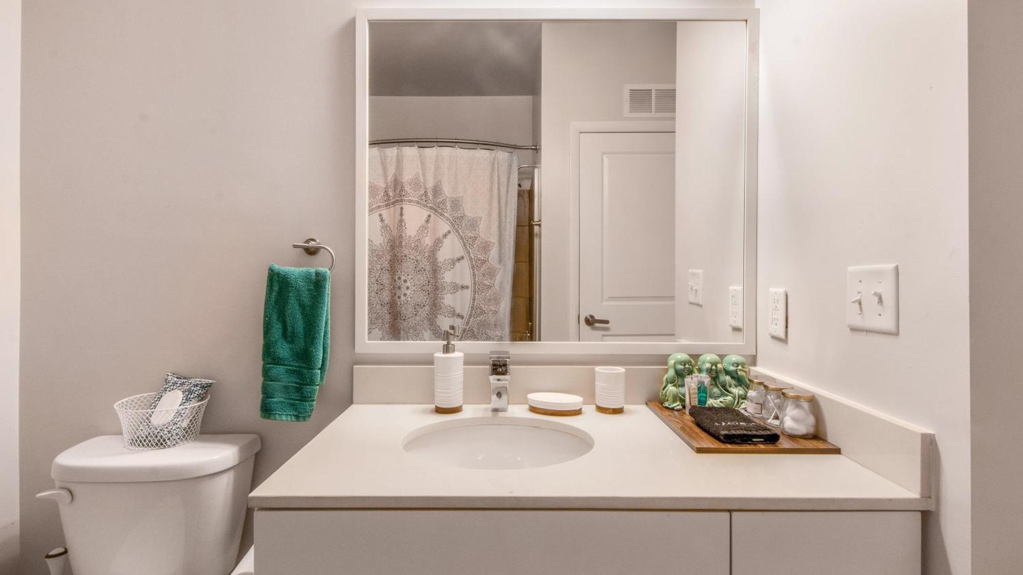 Stunning Studio With Balcony Views, Pool, And Gym Baltimore Eksteriør bilde